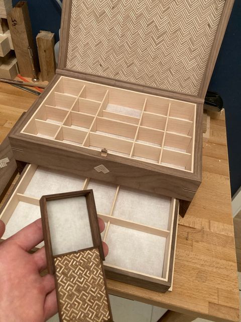 Jewellery box in American walnut and hard maple