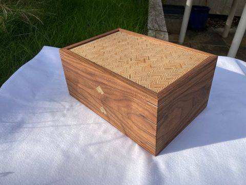 Jewellery box in American walnut and hard maple