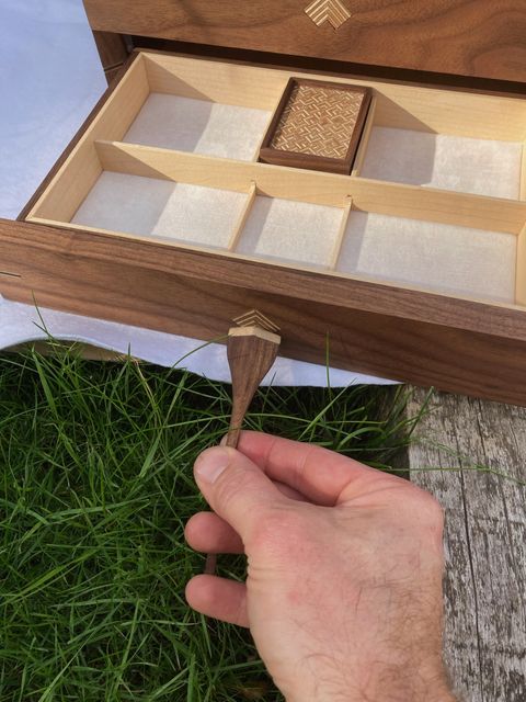 Jewellery box in American walnut and hard maple