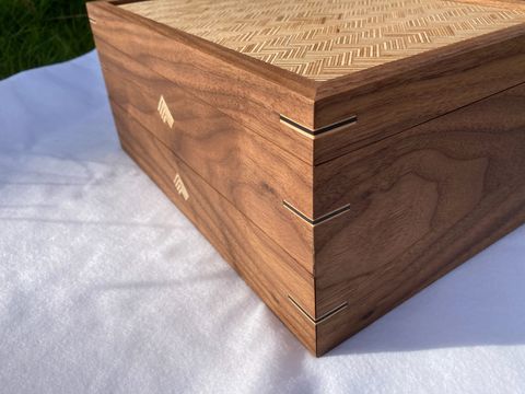 Jewellery box in American walnut and hard maple